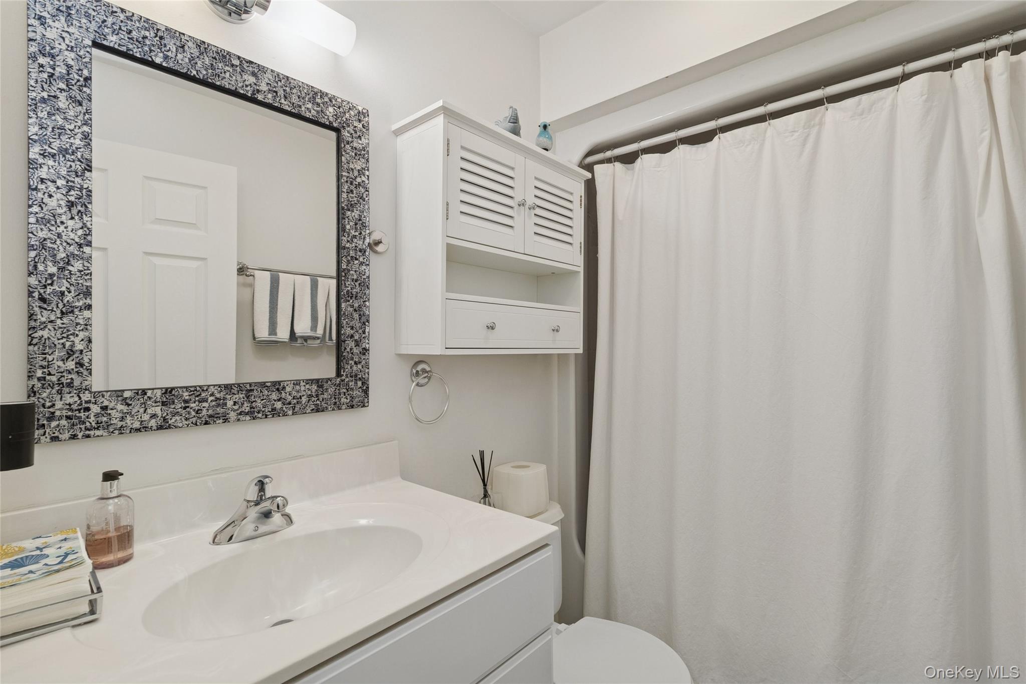 9 Debras Way, Wainscott, NY 11975