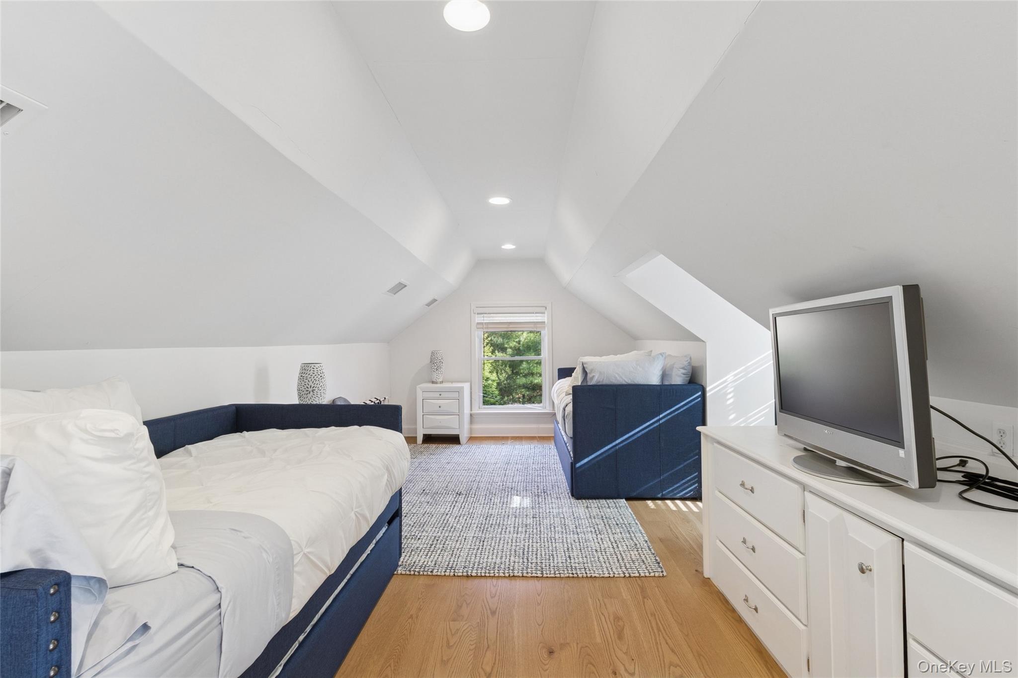 9 Debras Way, Wainscott, NY 11975