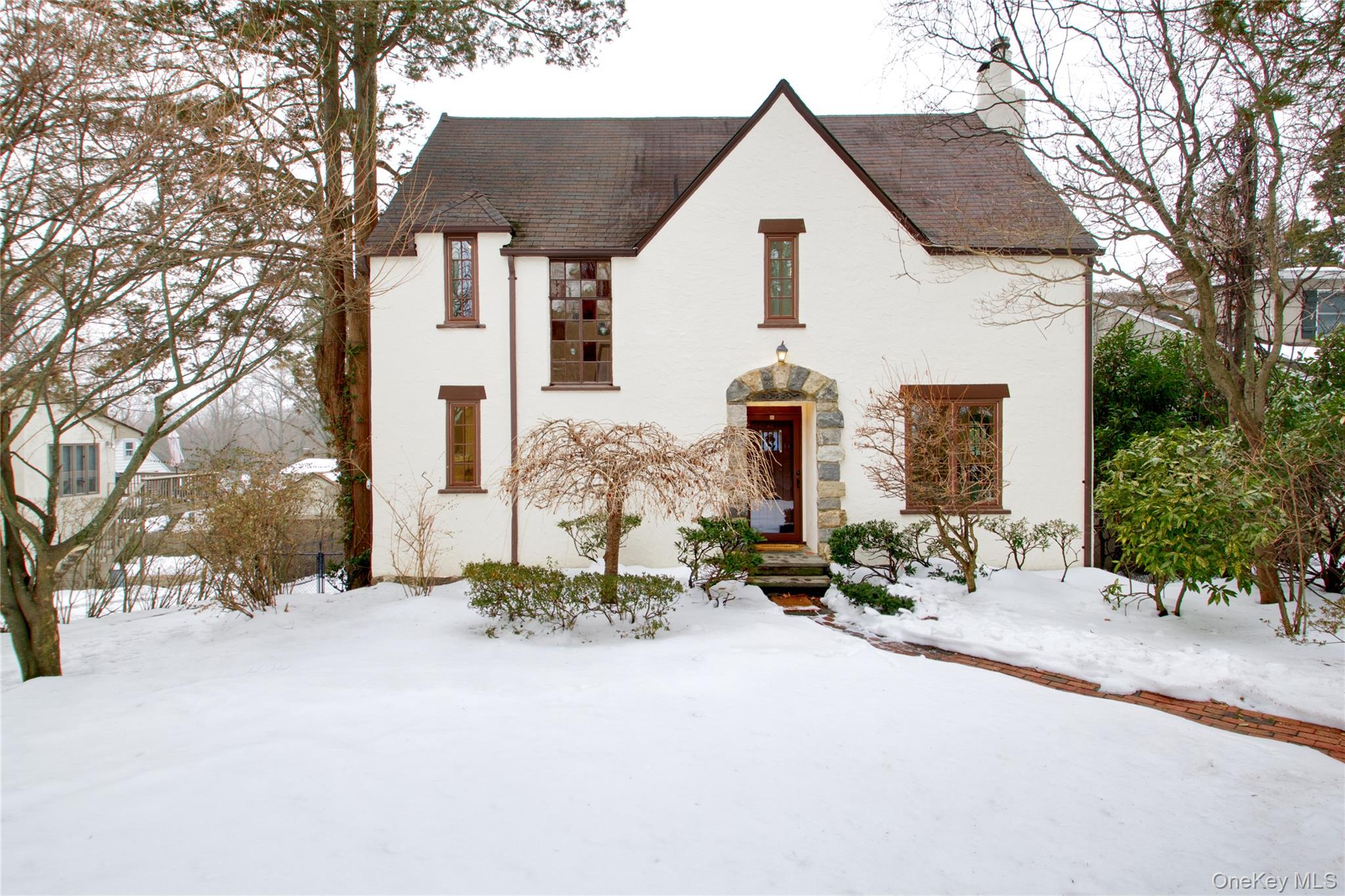 27 Oakland Drive, Port Washington, NY 11050