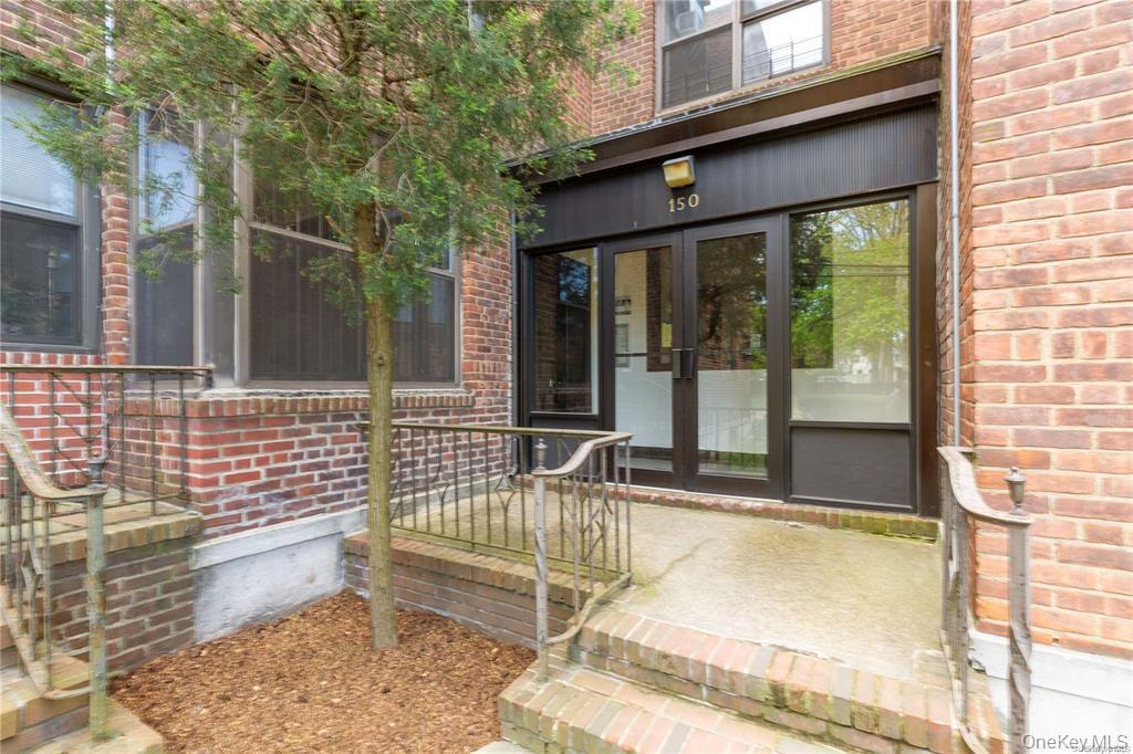 150 S Middle Neck Road # 1B, Great Neck, NY 11021