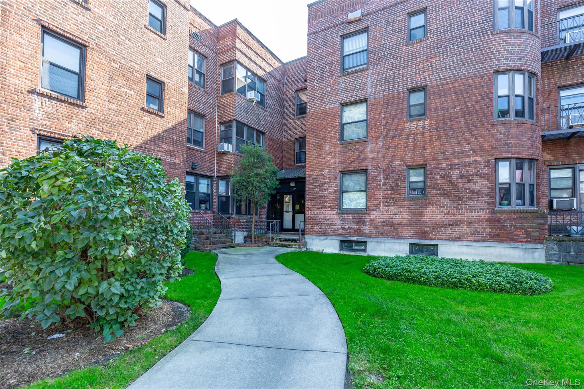 150 S Middle Neck Road # 1B, Great Neck, NY 11021