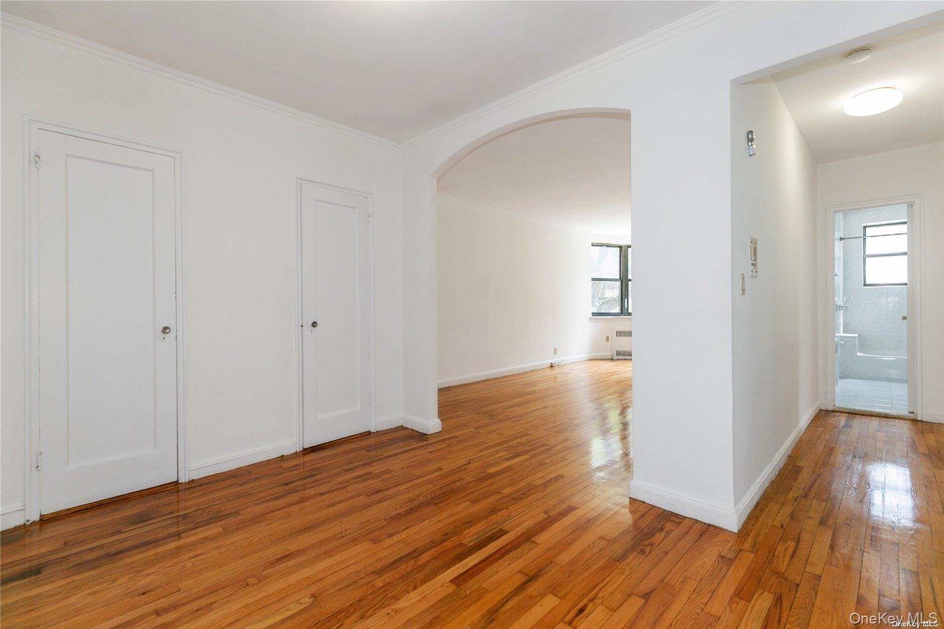 150 S Middle Neck Road # 1B, Great Neck, NY 11021