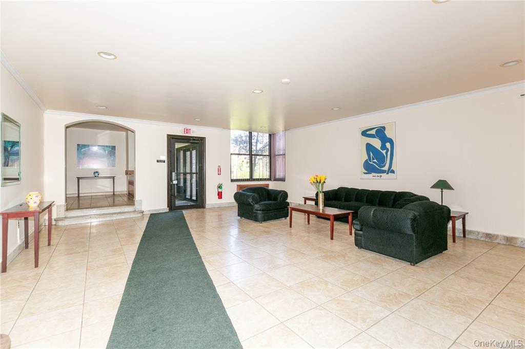 150 S Middle Neck Road # 1B, Great Neck, NY 11021