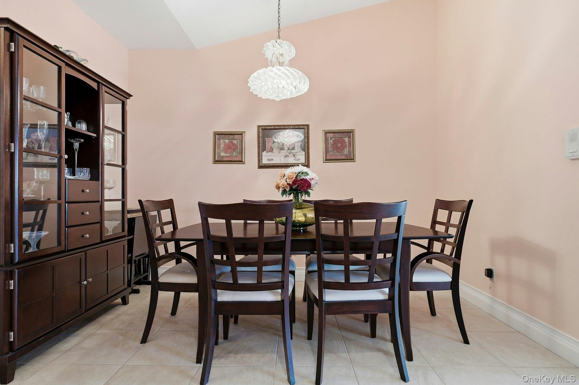 604 Narragansett Villas Drive, Lindenhurst, NY 11757