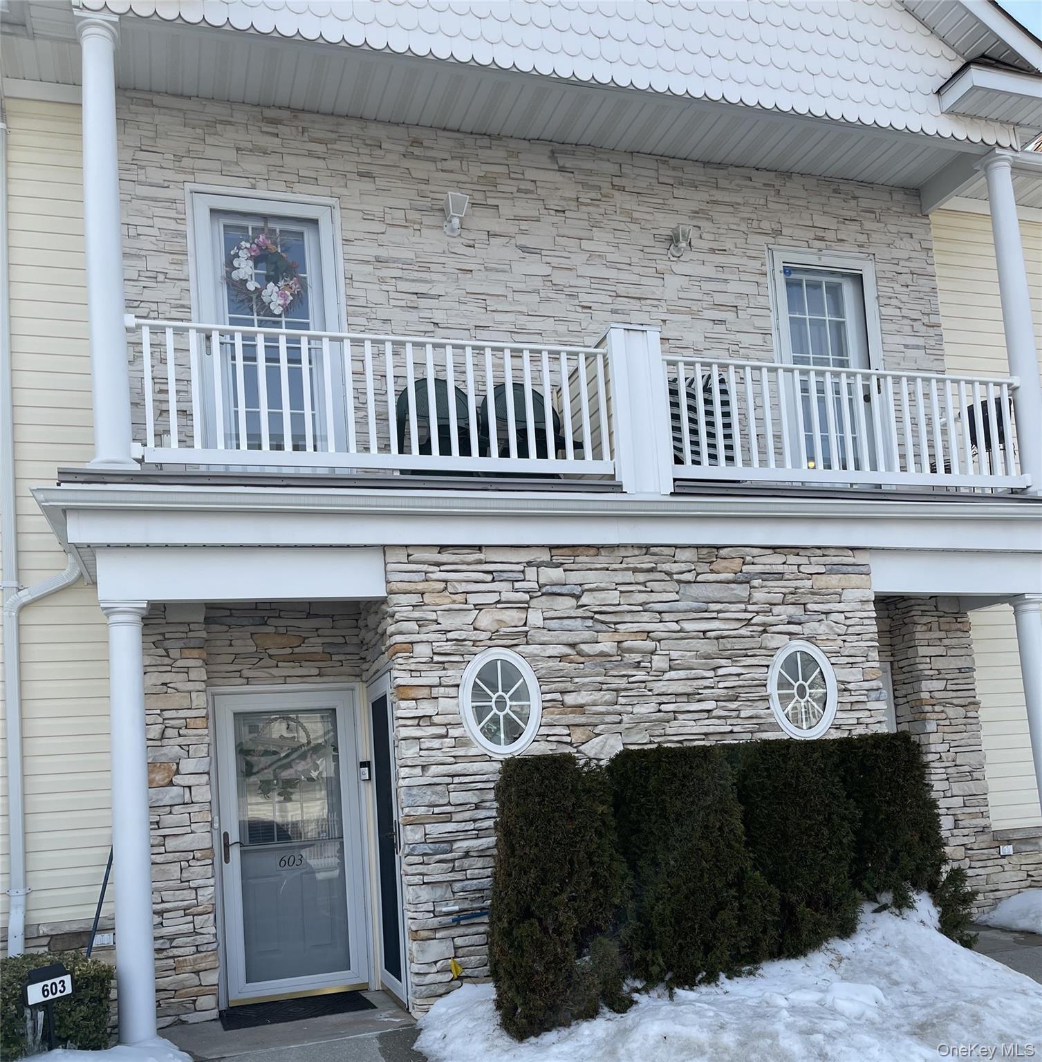 604 Narragansett Villas Drive, Lindenhurst, NY 11757