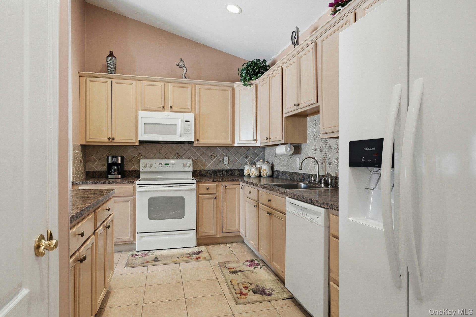 604 Narragansett Villas Drive, Lindenhurst, NY 11757