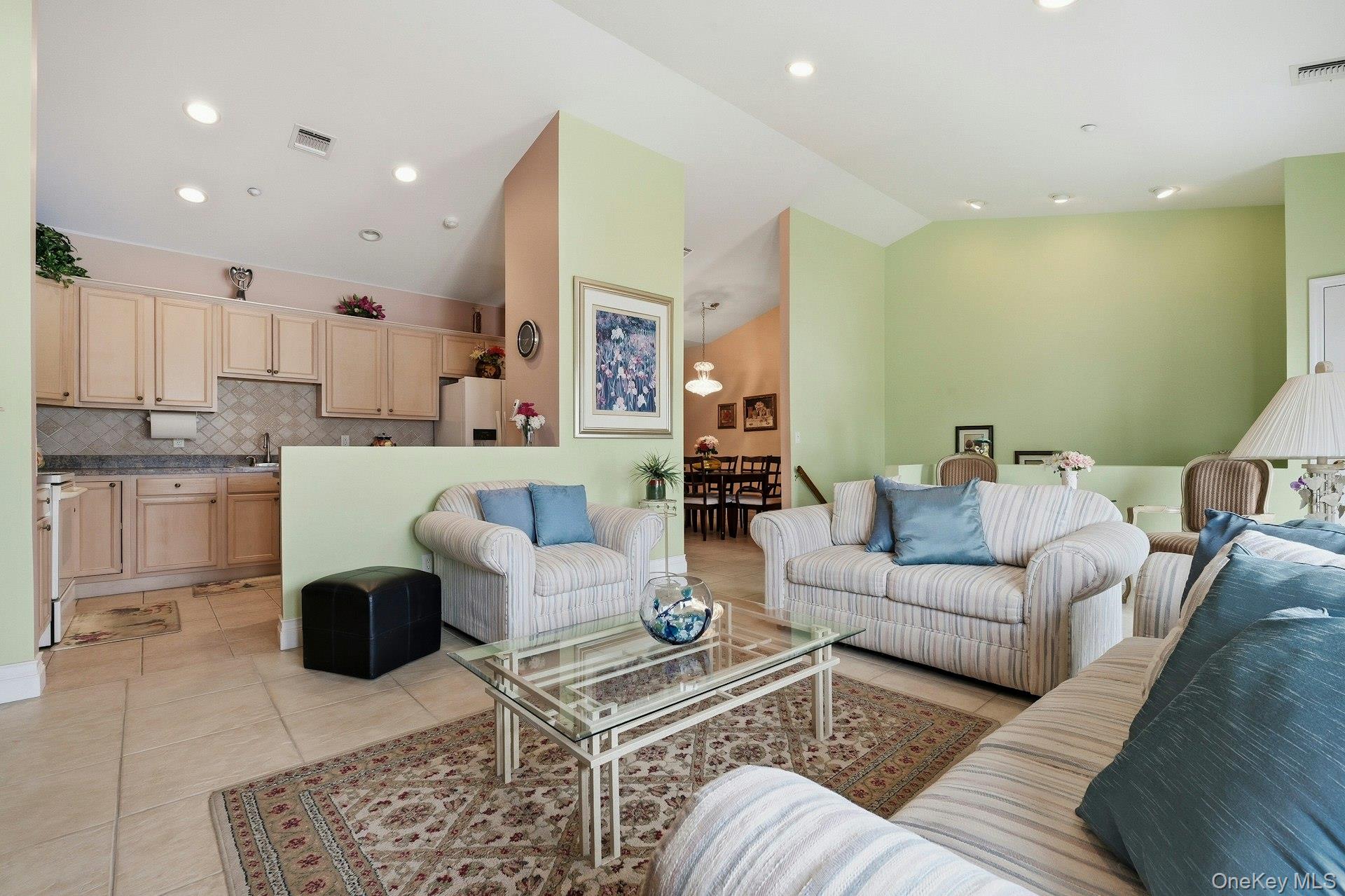 604 Narragansett Villas Drive, Lindenhurst, NY 11757