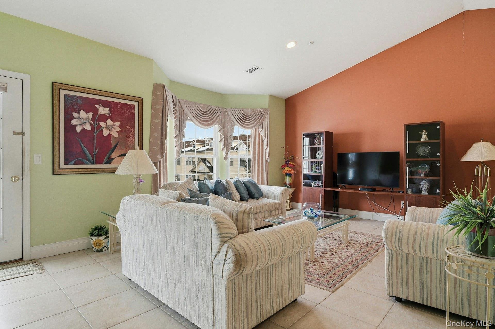 604 Narragansett Villas Drive, Lindenhurst, NY 11757