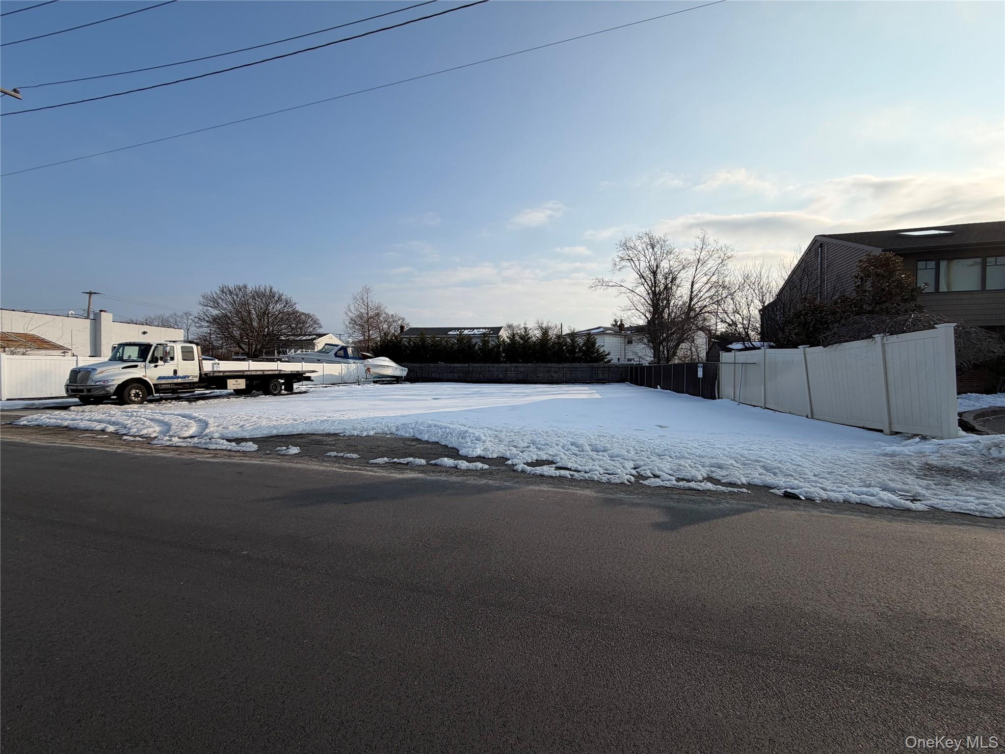 628 Shore Road, Lindenhurst, NY 11757