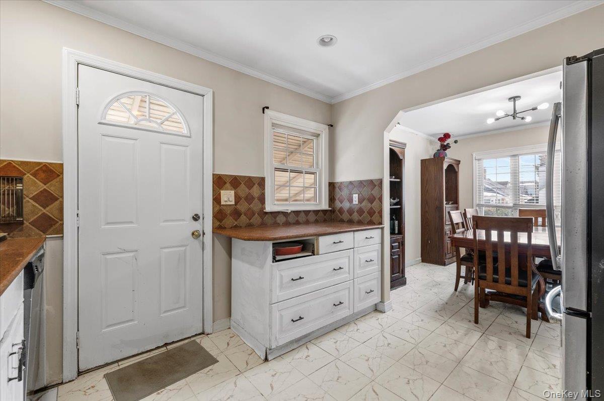 33 McKee Street, Floral Park, NY 11001