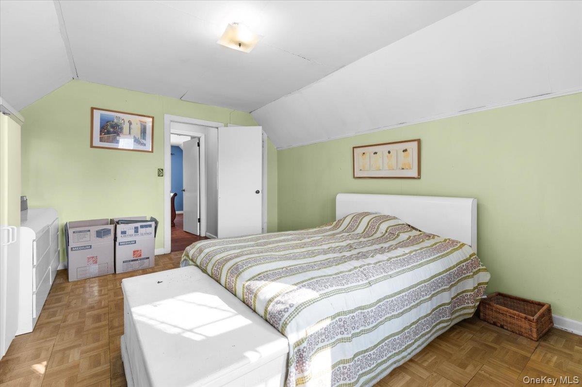 33 McKee Street, Floral Park, NY 11001