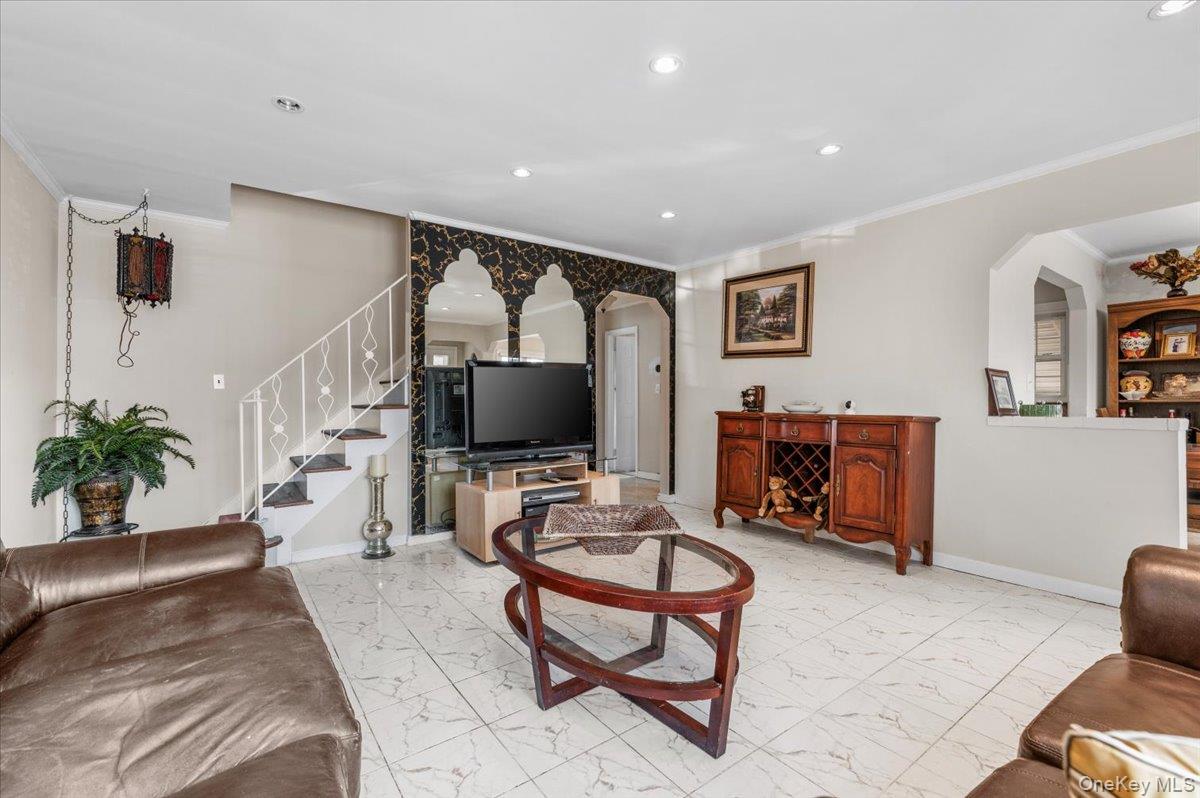 33 McKee Street, Floral Park, NY 11001