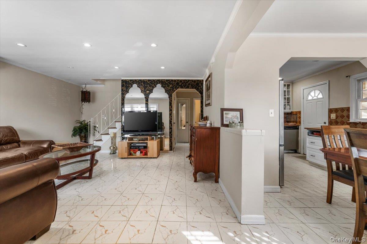 33 McKee Street, Floral Park, NY 11001