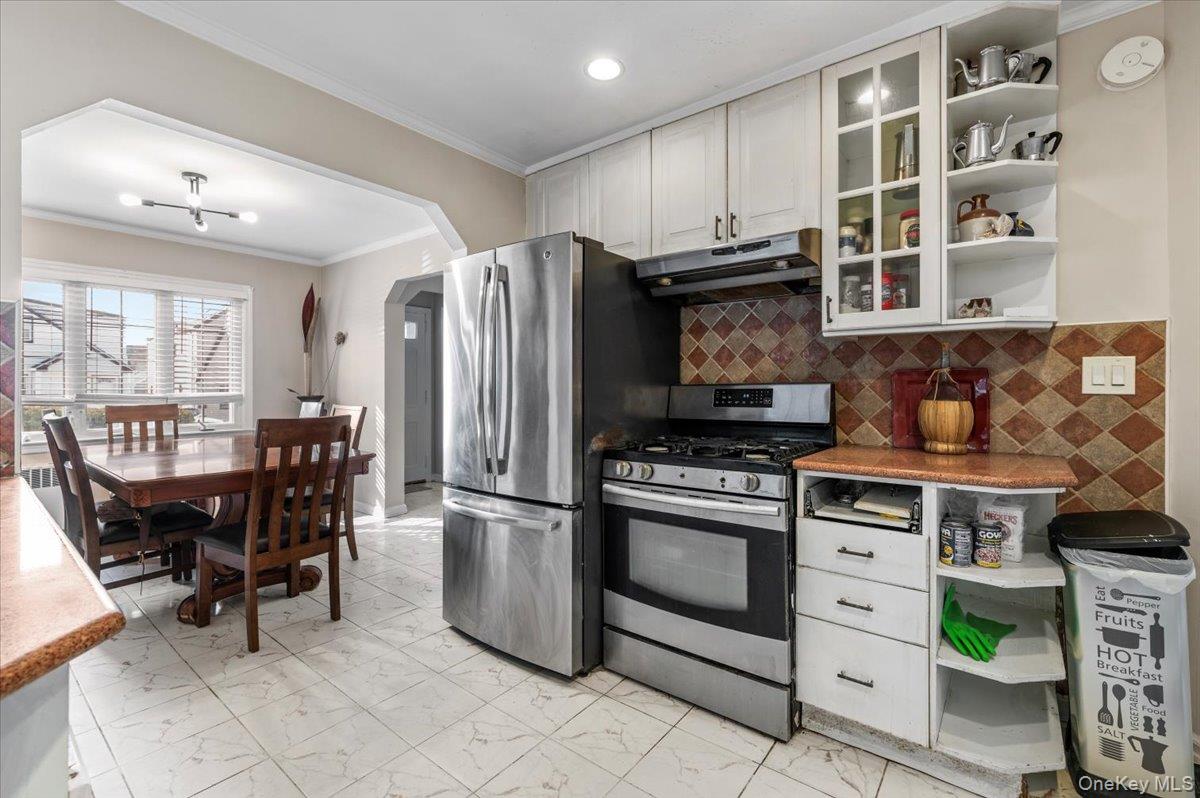 33 McKee Street, Floral Park, NY 11001