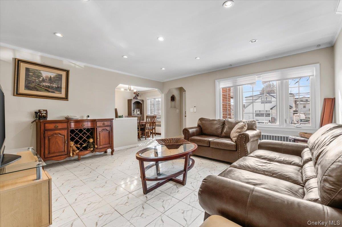 33 McKee Street, Floral Park, NY 11001