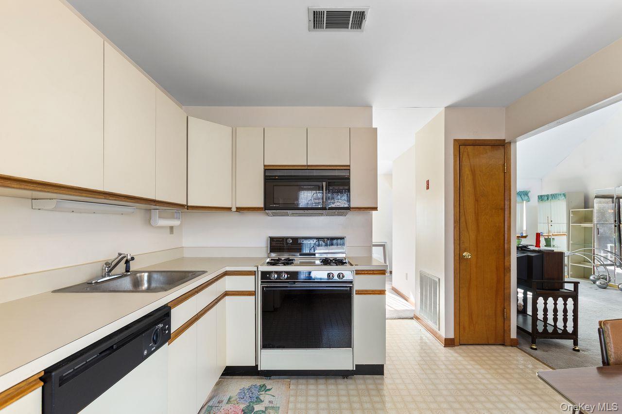 422 Panorama, Mohegan Lake, NY 10547