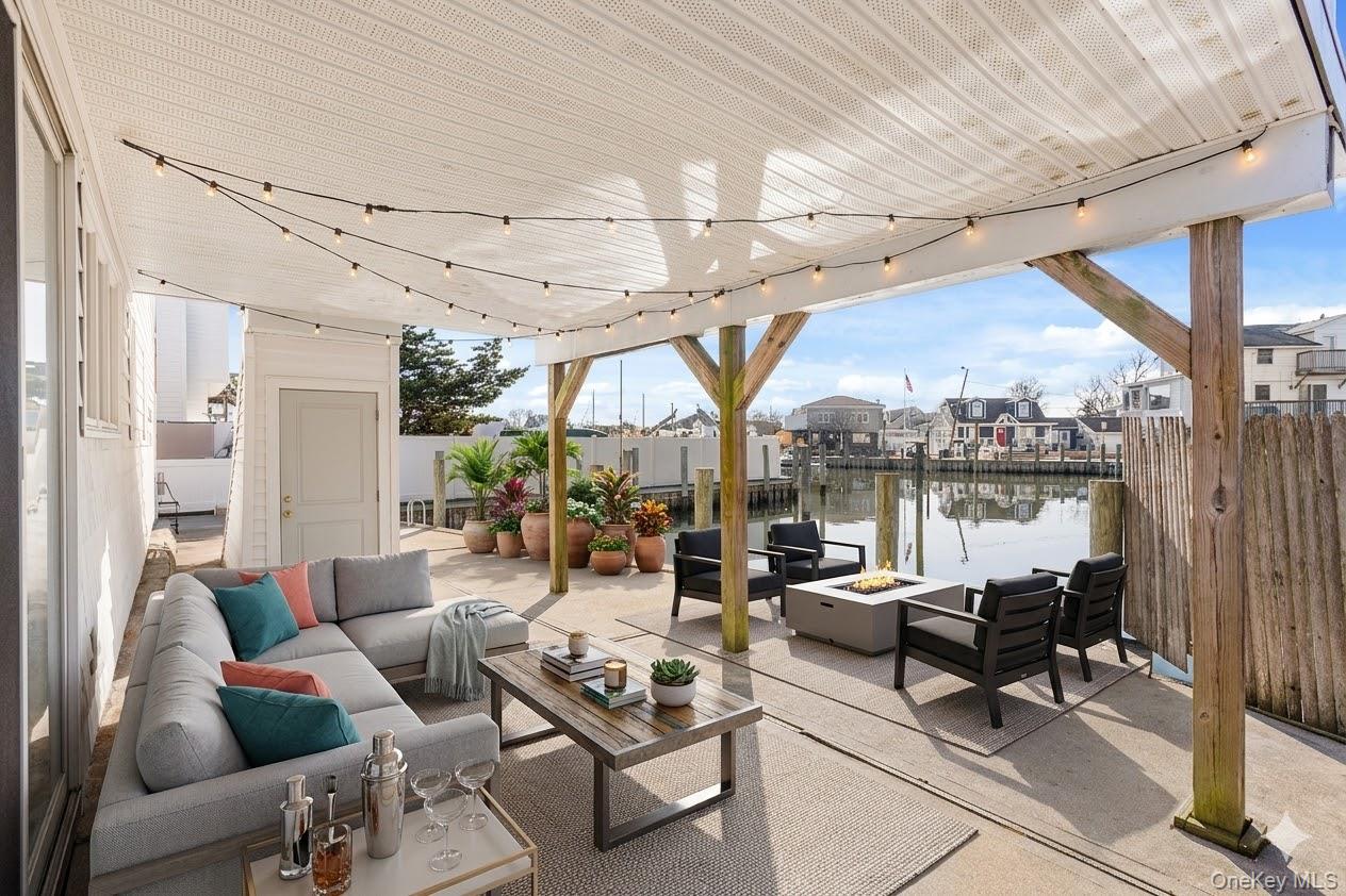 809 Canal Street, Lindenhurst, NY 11757