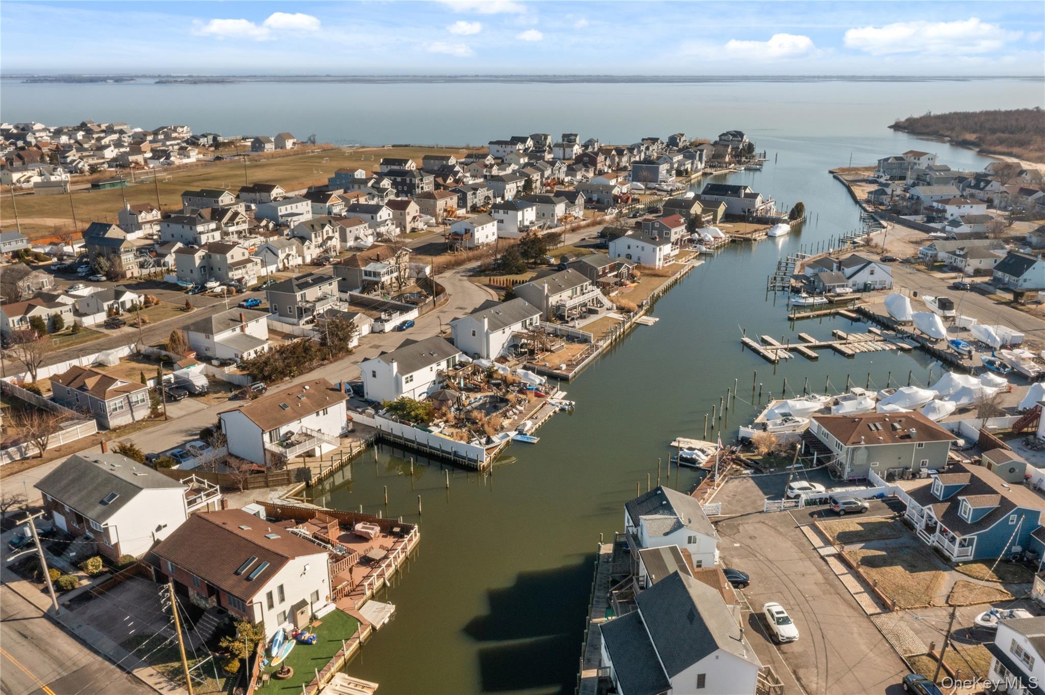 809 Canal Street, Lindenhurst, NY 11757