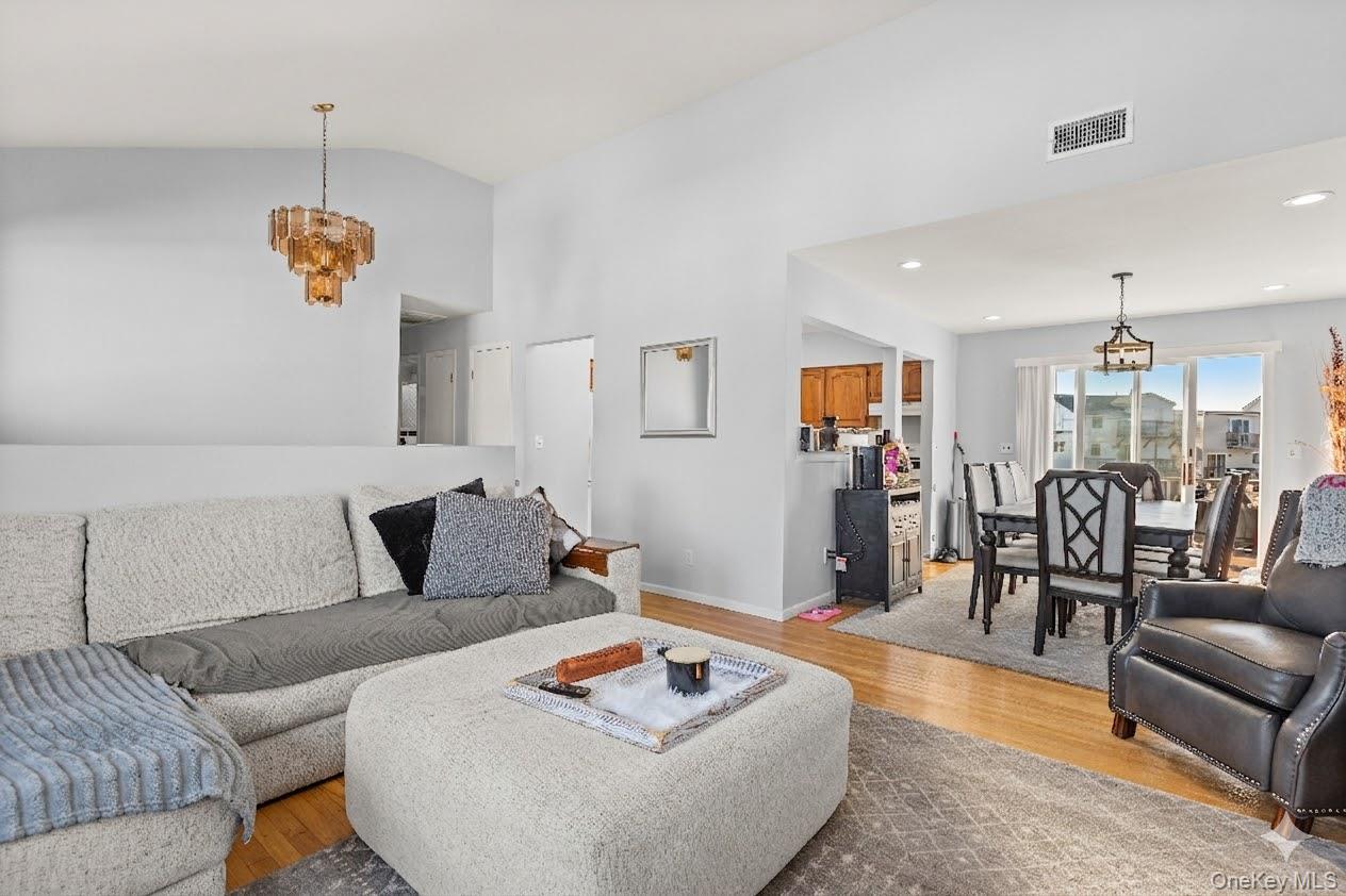 809 Canal Street, Lindenhurst, NY 11757