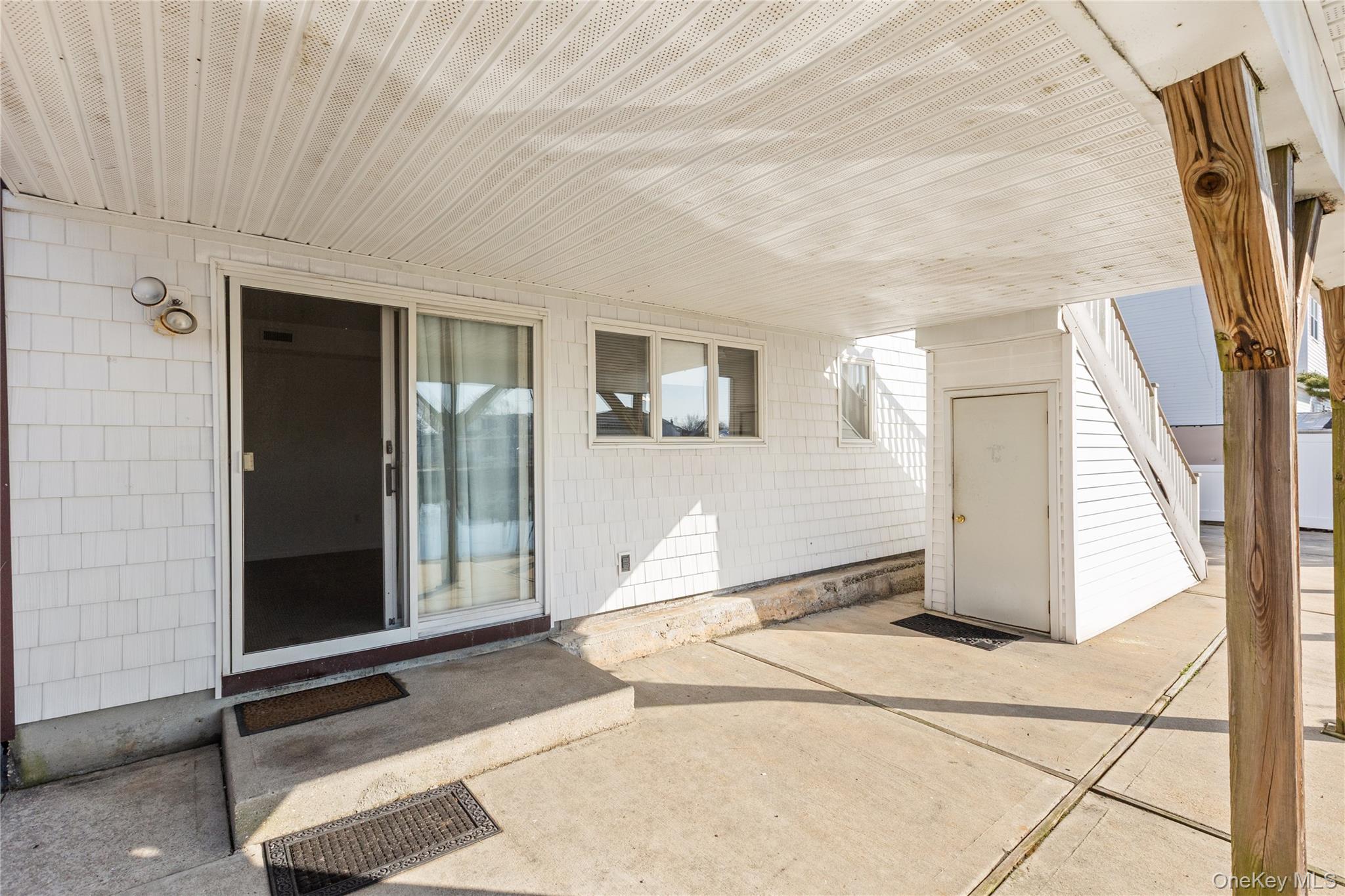 809 Canal Street, Lindenhurst, NY 11757