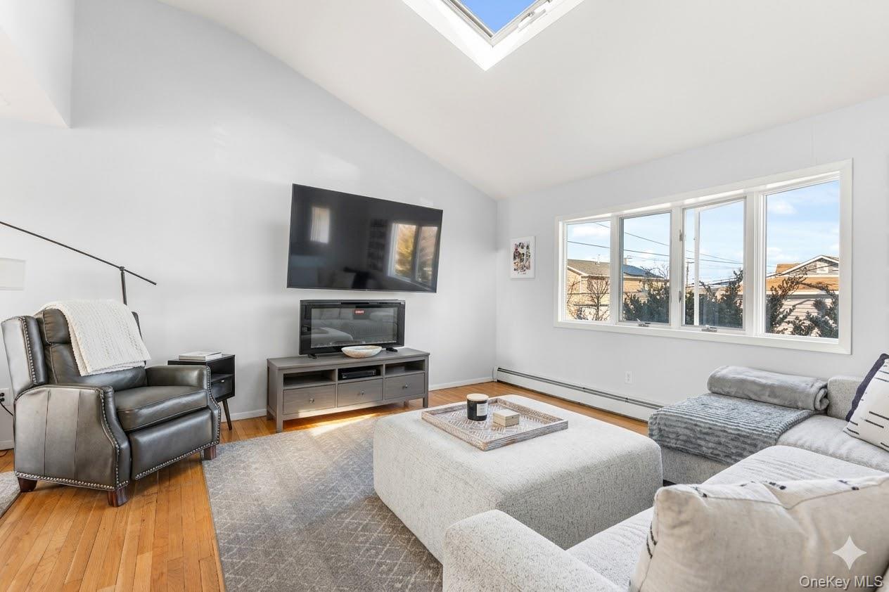 809 Canal Street, Lindenhurst, NY 11757