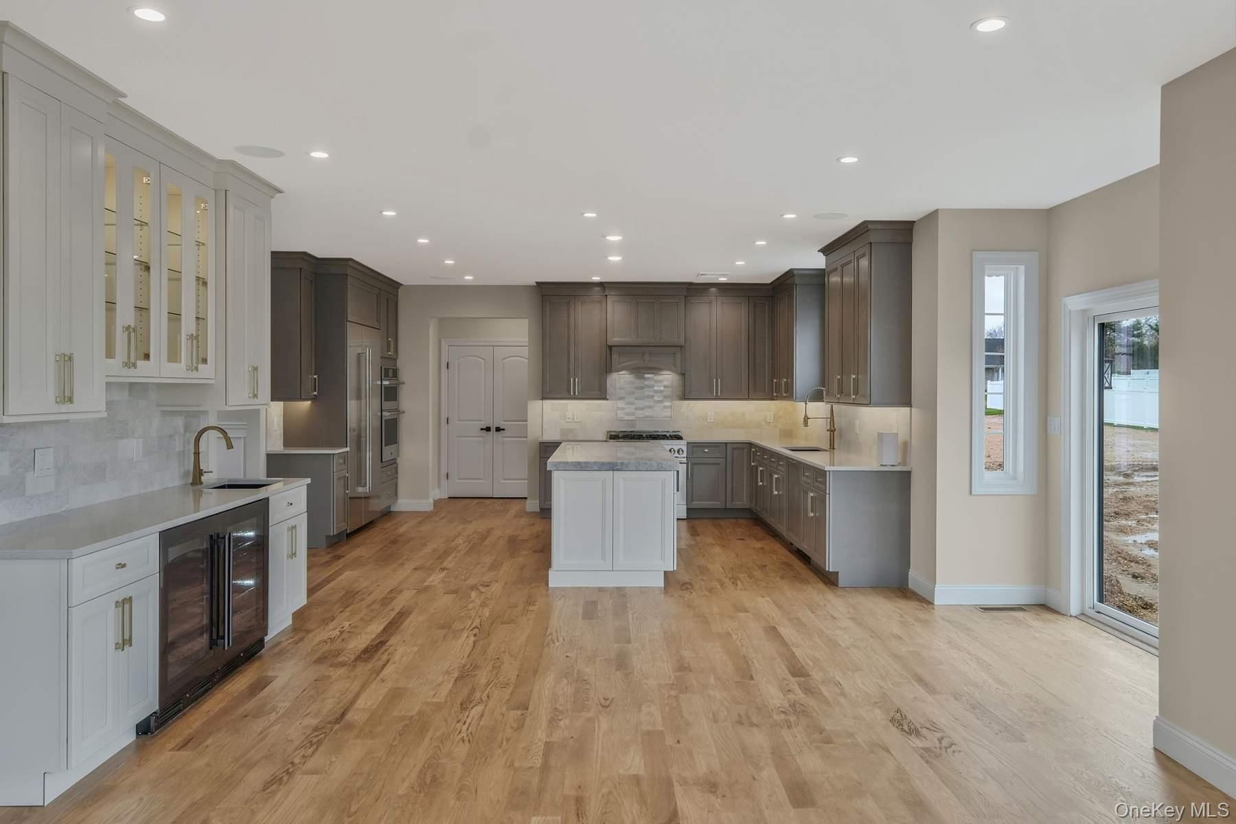 457 Pond Path, East Setauket, NY 11733