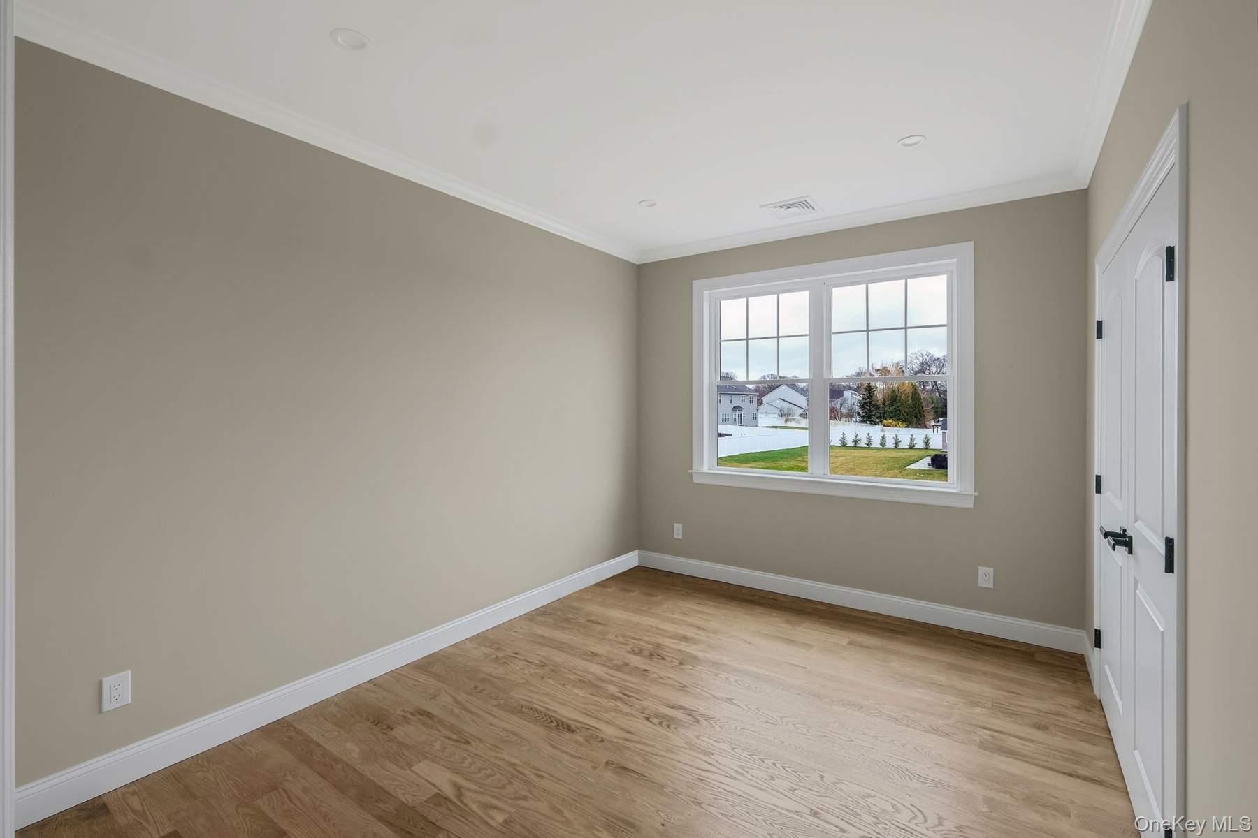 457 Pond Path, East Setauket, NY 11733