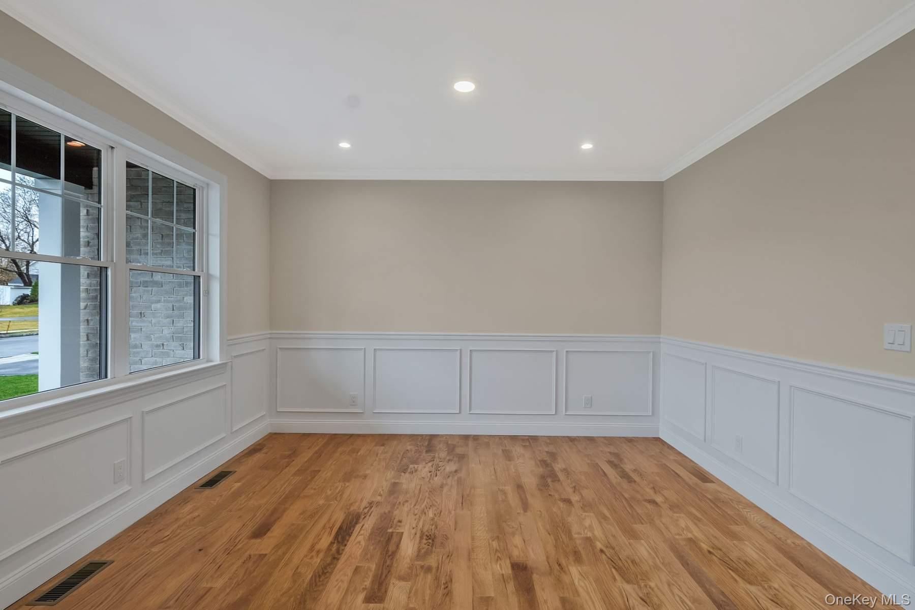 457 Pond Path, East Setauket, NY 11733