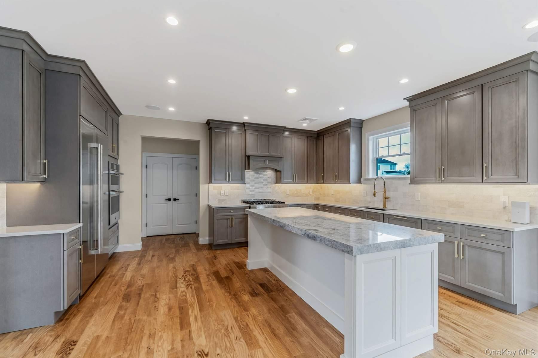 457 Pond Path, East Setauket, NY 11733