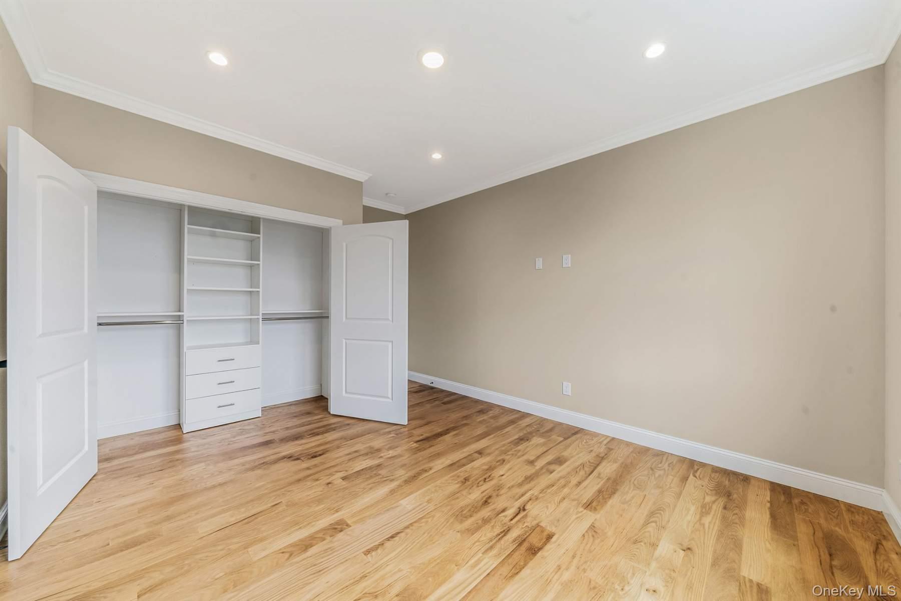 457 Pond Path, East Setauket, NY 11733