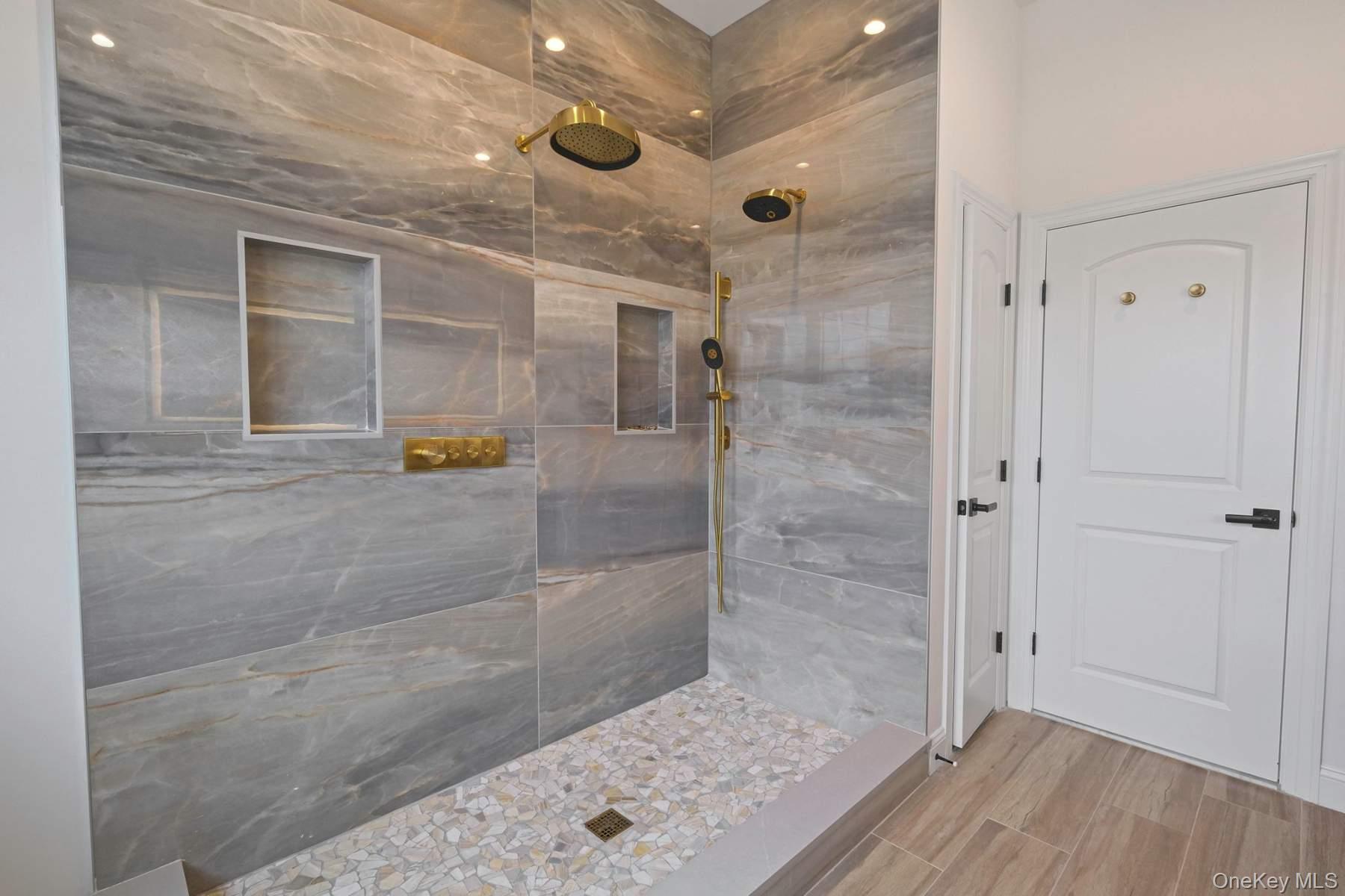 457 Pond Path, East Setauket, NY 11733