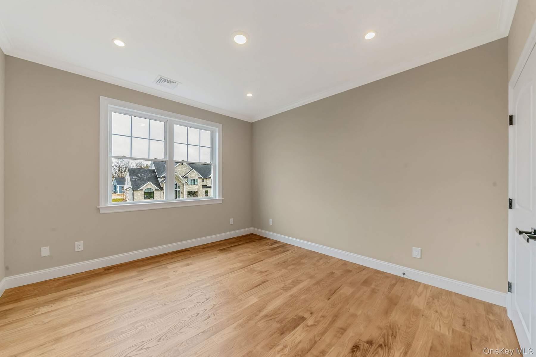 457 Pond Path, East Setauket, NY 11733