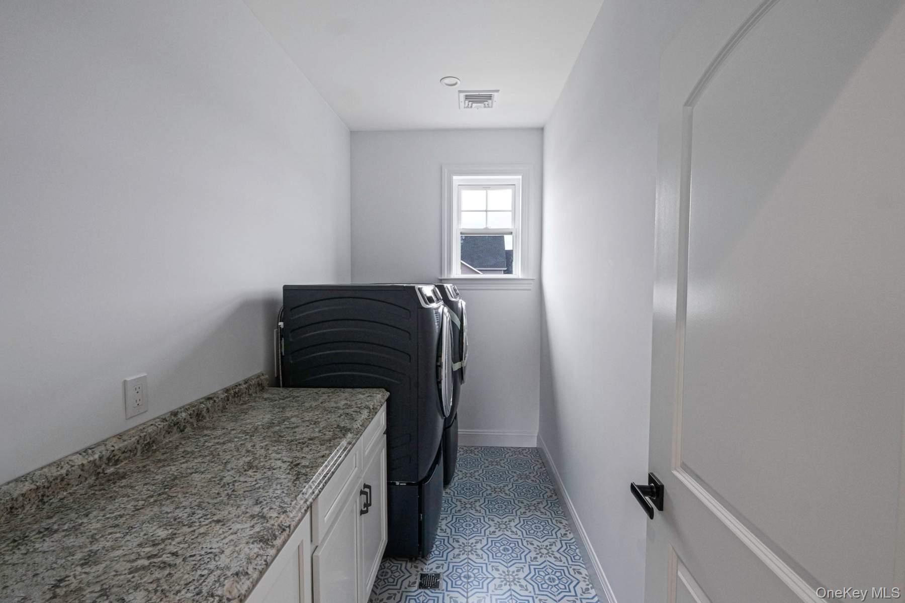 457 Pond Path, East Setauket, NY 11733