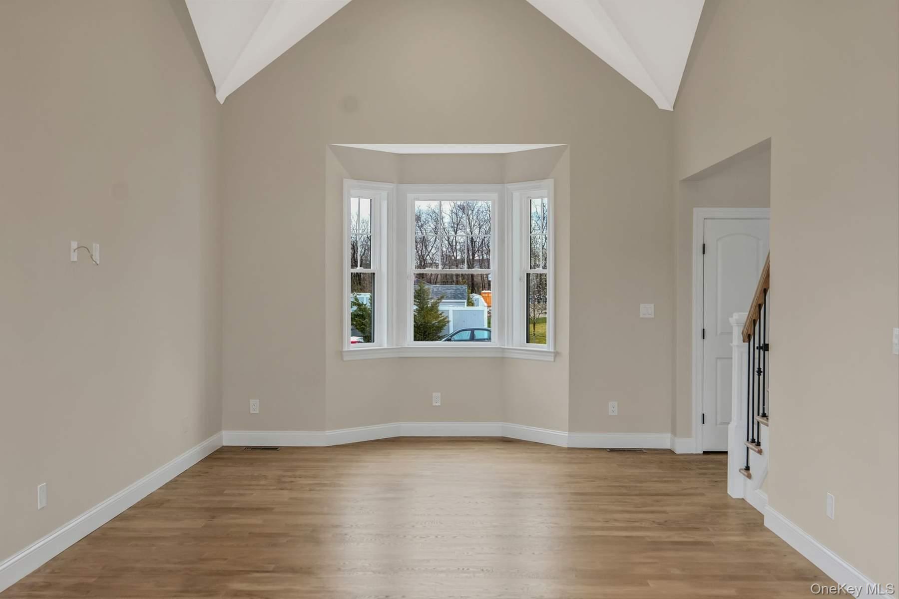 457 Pond Path, East Setauket, NY 11733