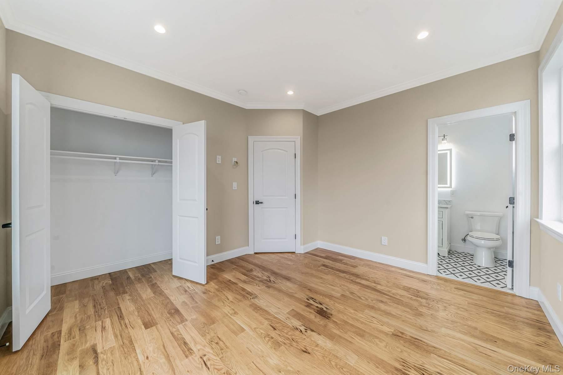 457 Pond Path, East Setauket, NY 11733