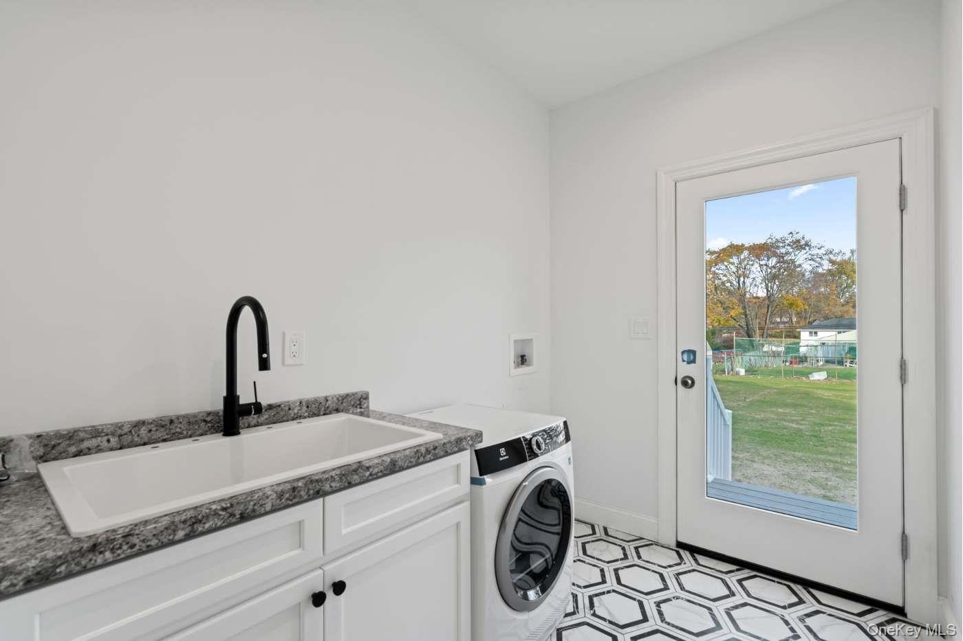 457 Pond Path, East Setauket, NY 11733