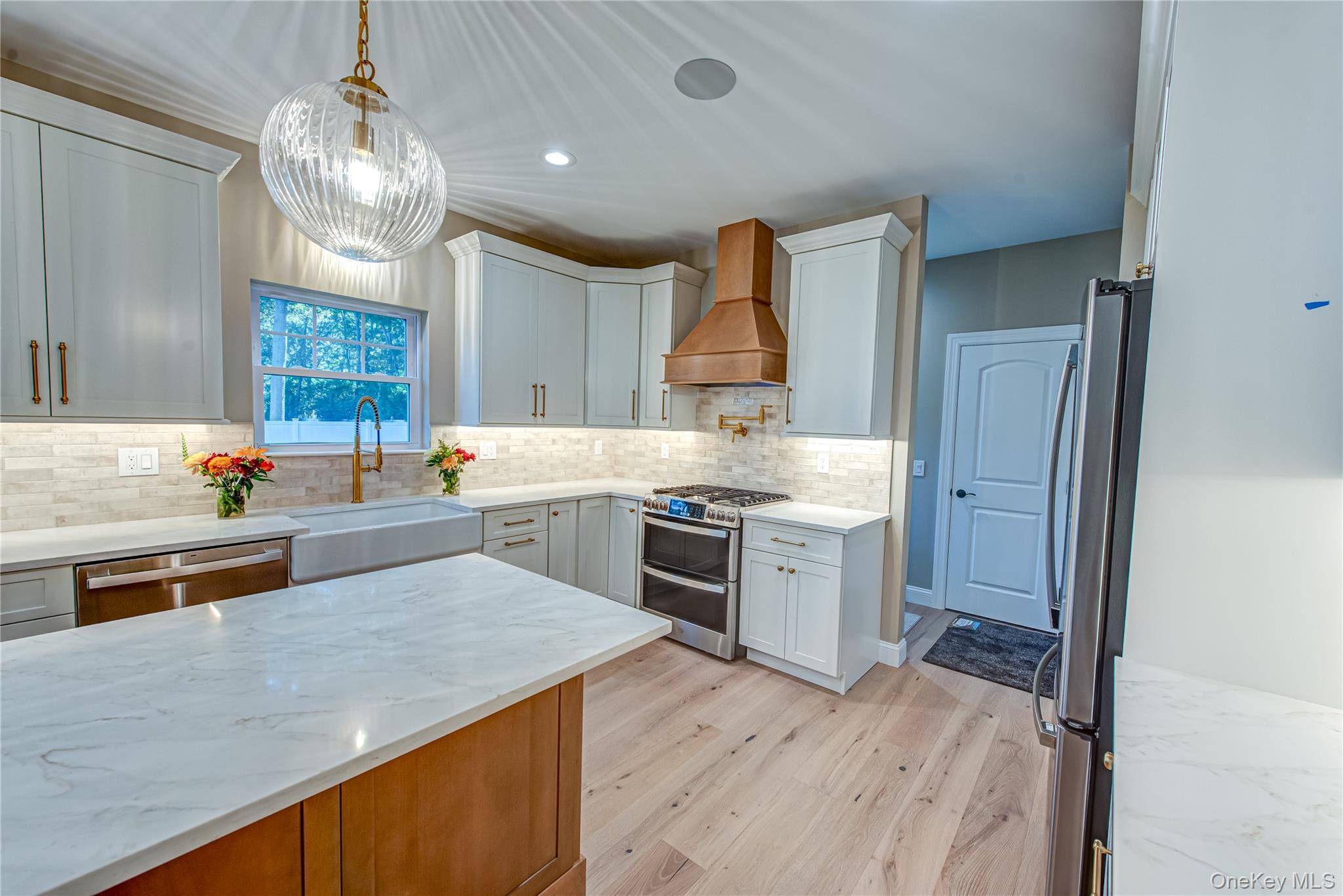 457 Pond Path, East Setauket, NY 11733