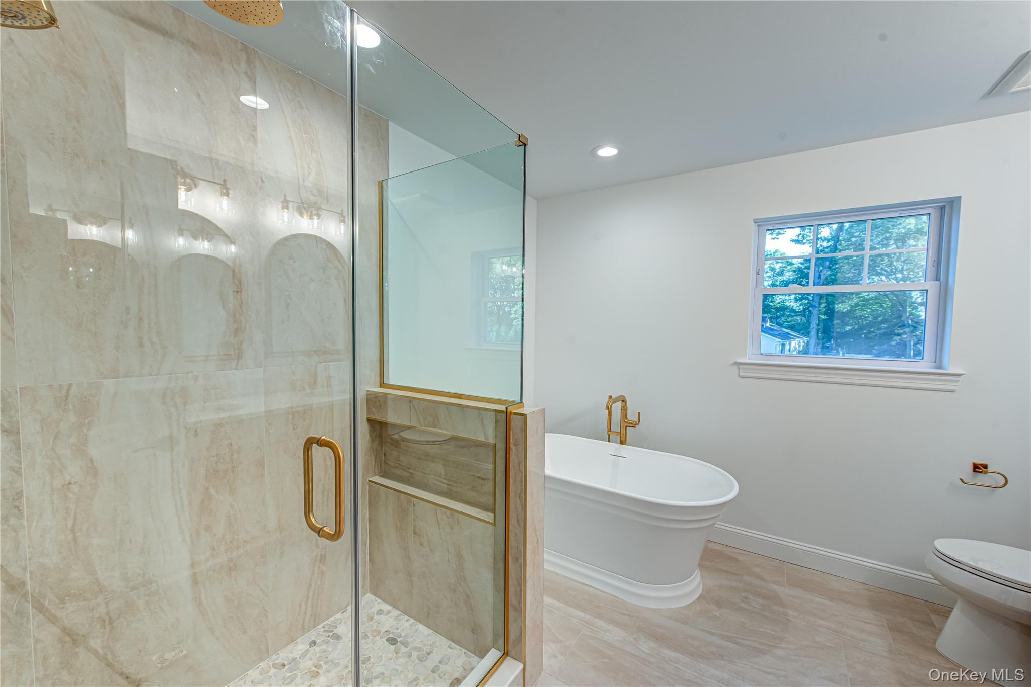 457 Pond Path, East Setauket, NY 11733