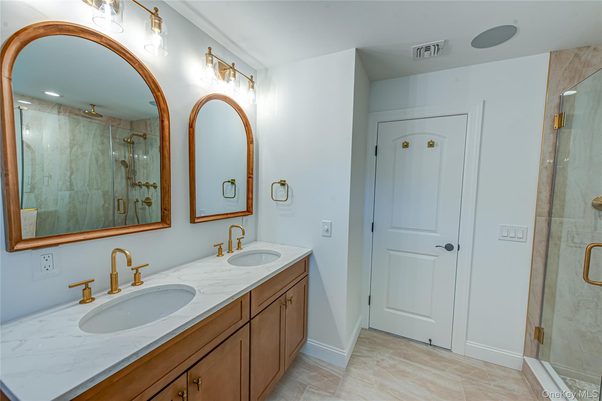 457 Pond Path, East Setauket, NY 11733