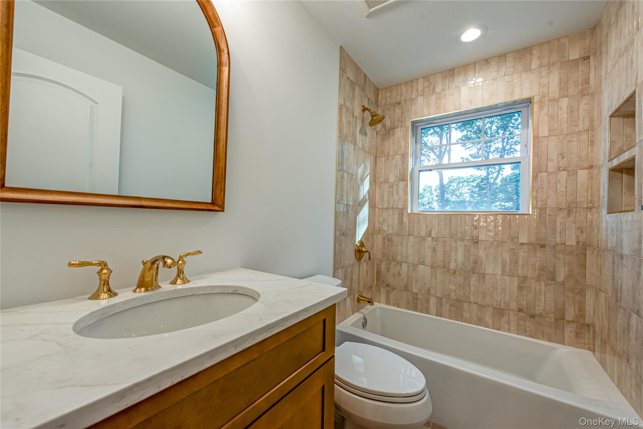 457 Pond Path, East Setauket, NY 11733