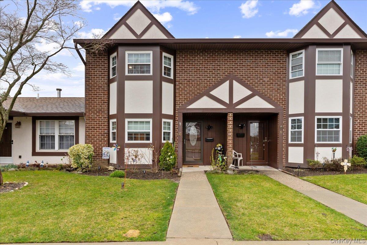 4 Raintree Court # 4, Deer Park, NY 11729