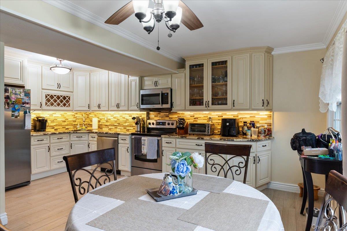 4 Raintree Court # 4, Deer Park, NY 11729