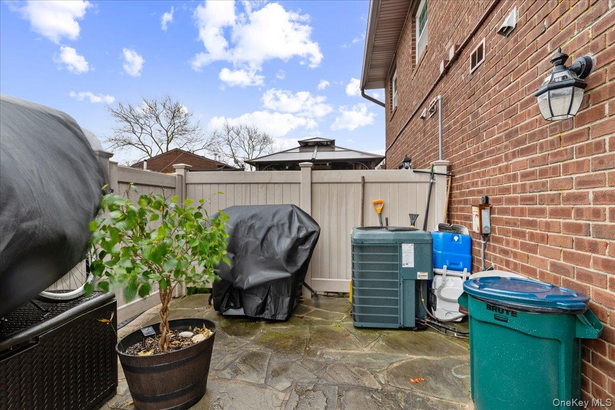 4 Raintree Court # 4, Deer Park, NY 11729