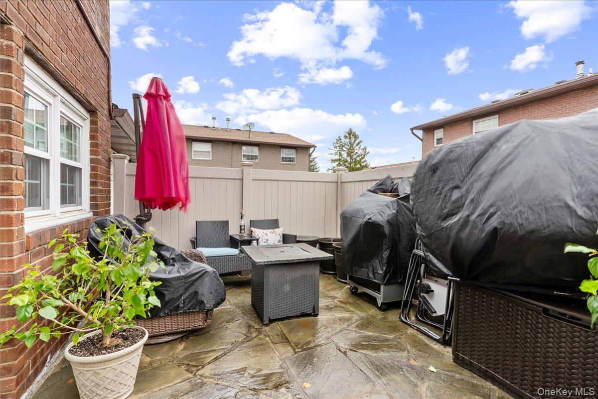 4 Raintree Court # 4, Deer Park, NY 11729