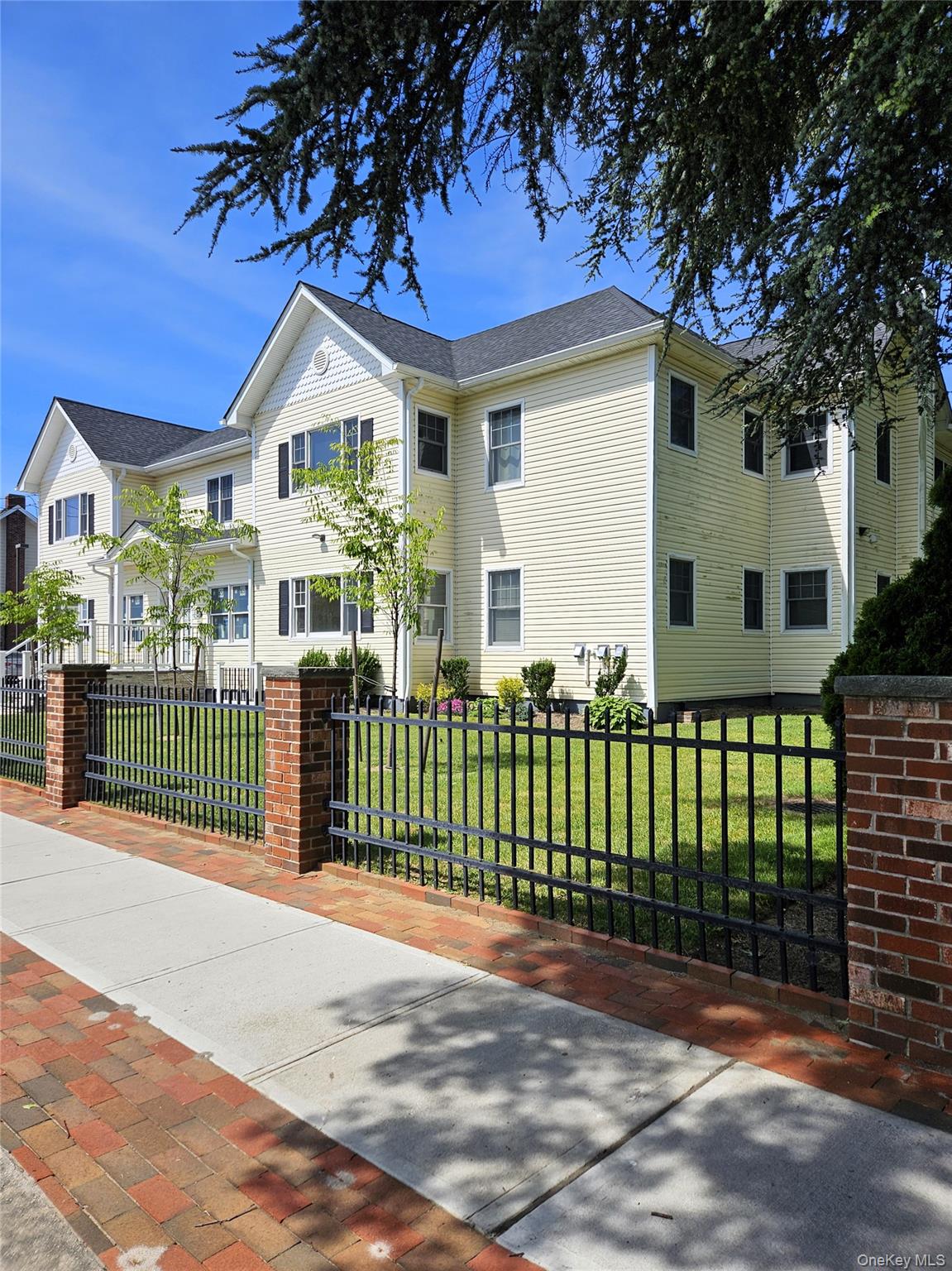 93 Hempstead Avenue # # 205, Lynbrook, NY 11563