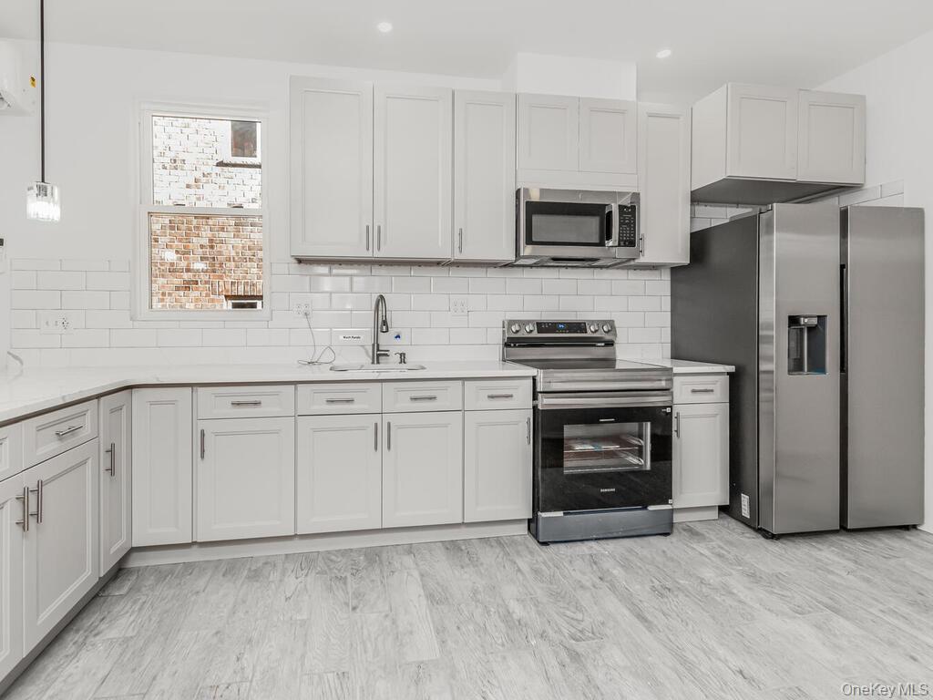 940 E 212th Street, Bronx, NY 10469