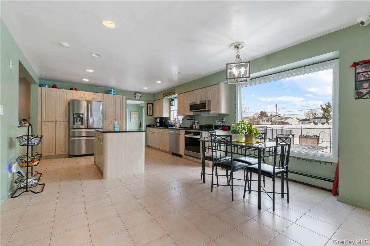 5 Lafayette Place, Massapequa, NY 11758