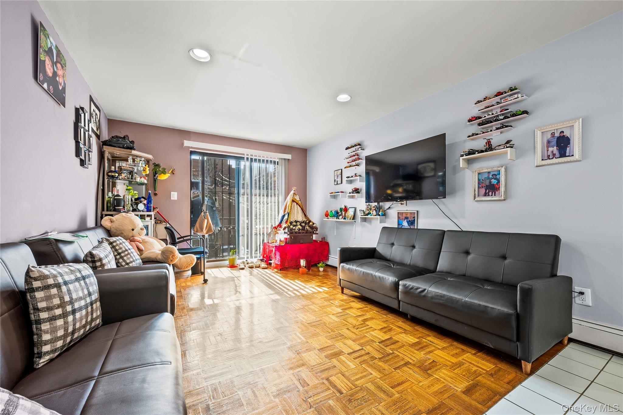 5609 van cleef, Corona, NY 11368