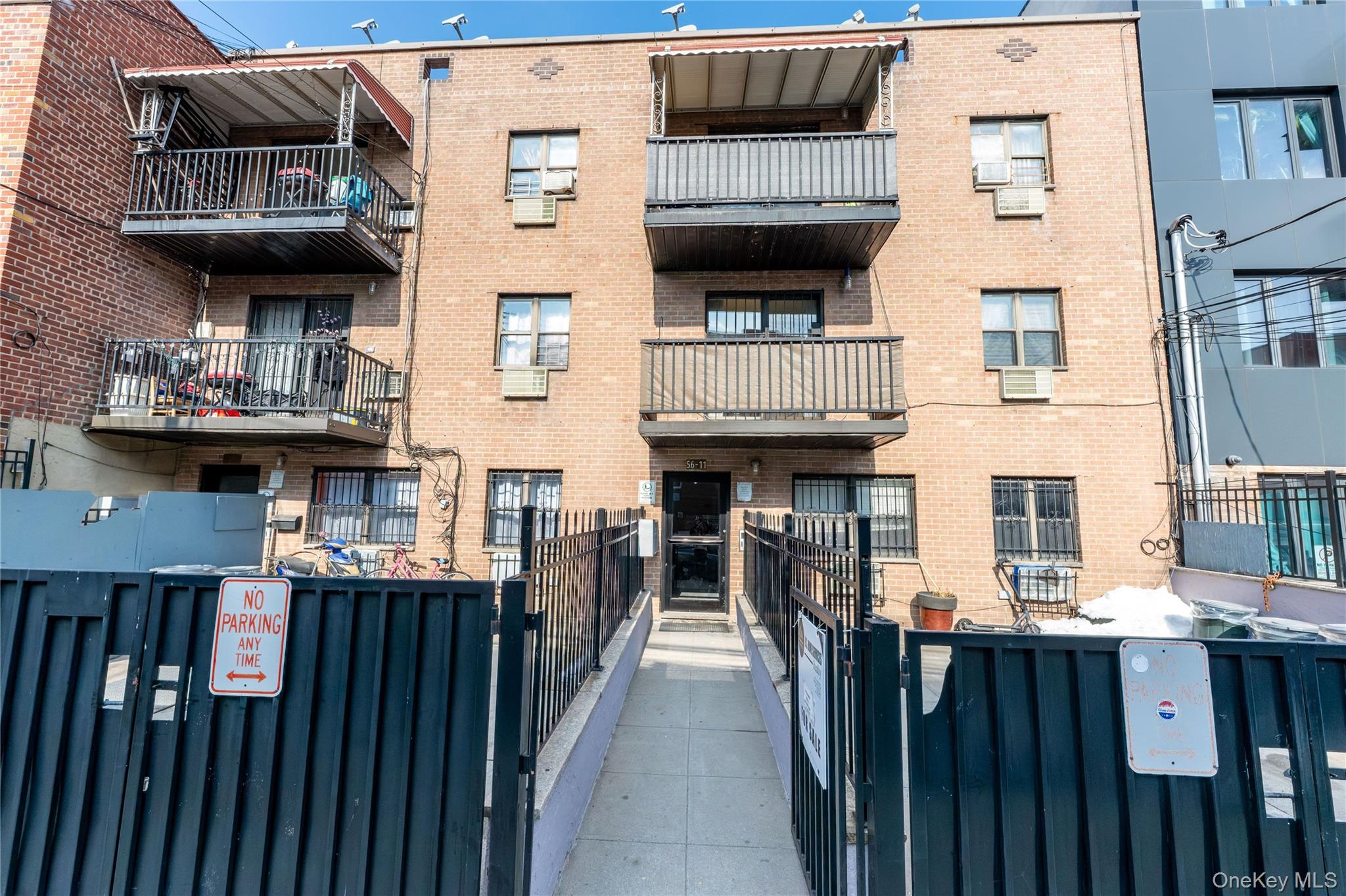 5609 van cleef, Corona, NY 11368