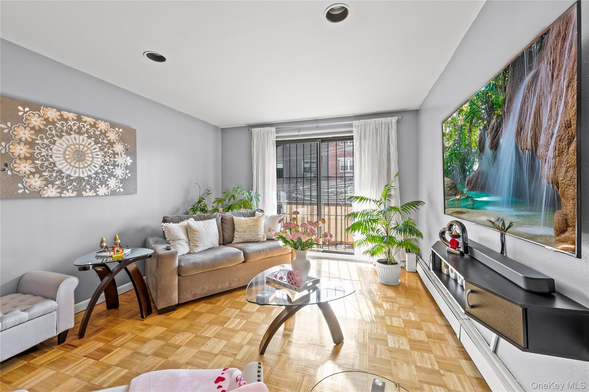 5609 van cleef, Corona, NY 11368